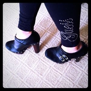 COPY - NWOT UGGs black shoes